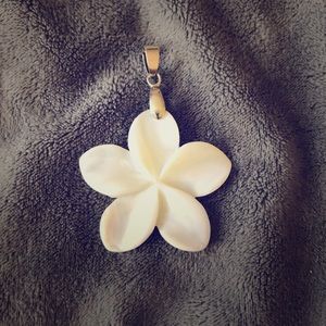 Adorable shell pendant from Hawaii! NEVER WORN!
